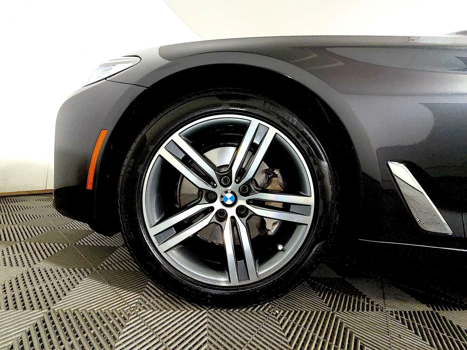 2023 BMW 5 Series 530i - Photo 8