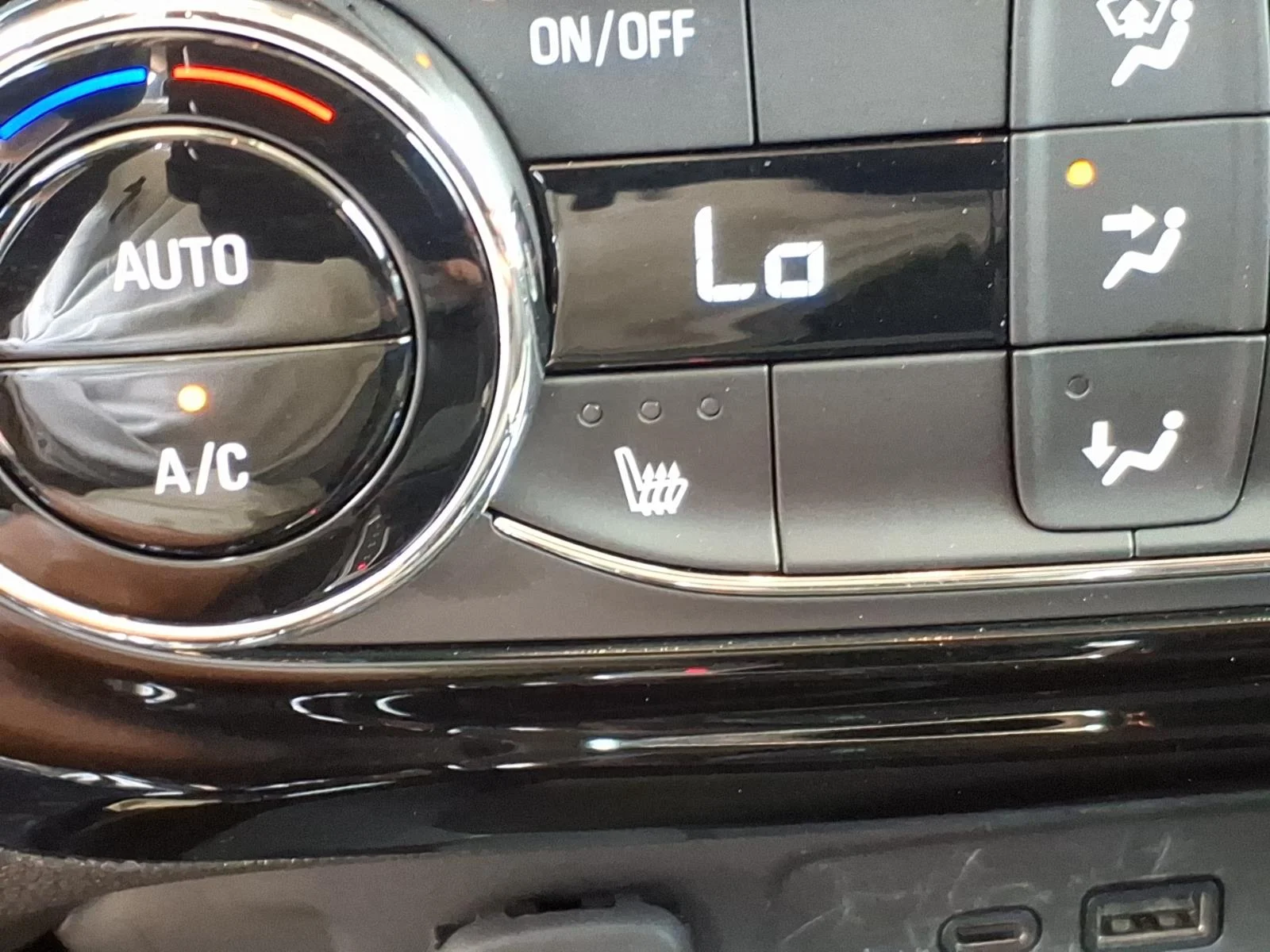 Used 2025 Mosaic Black Metallic Chevrolet LT image 6