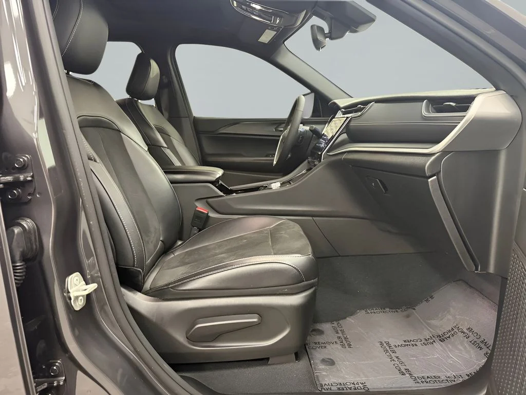 Used 2023 Gray Jeep Altitude X image 14