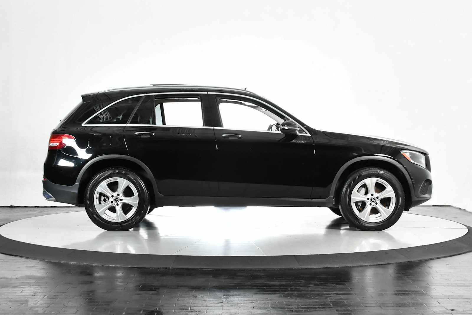 Used 2018 Black Mercedes-Benz GLC 300 image 7