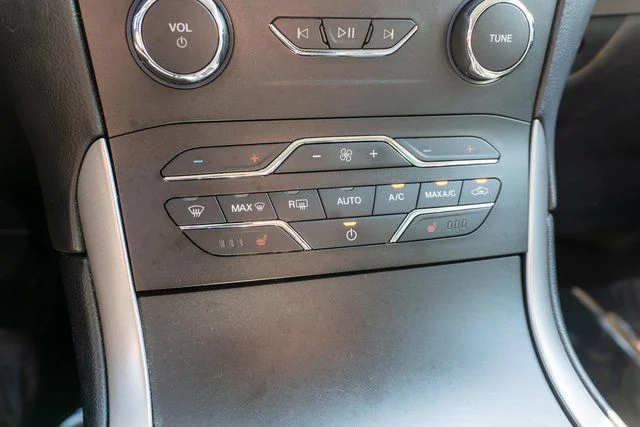 Used 2019 Gray Ford SEL image 32