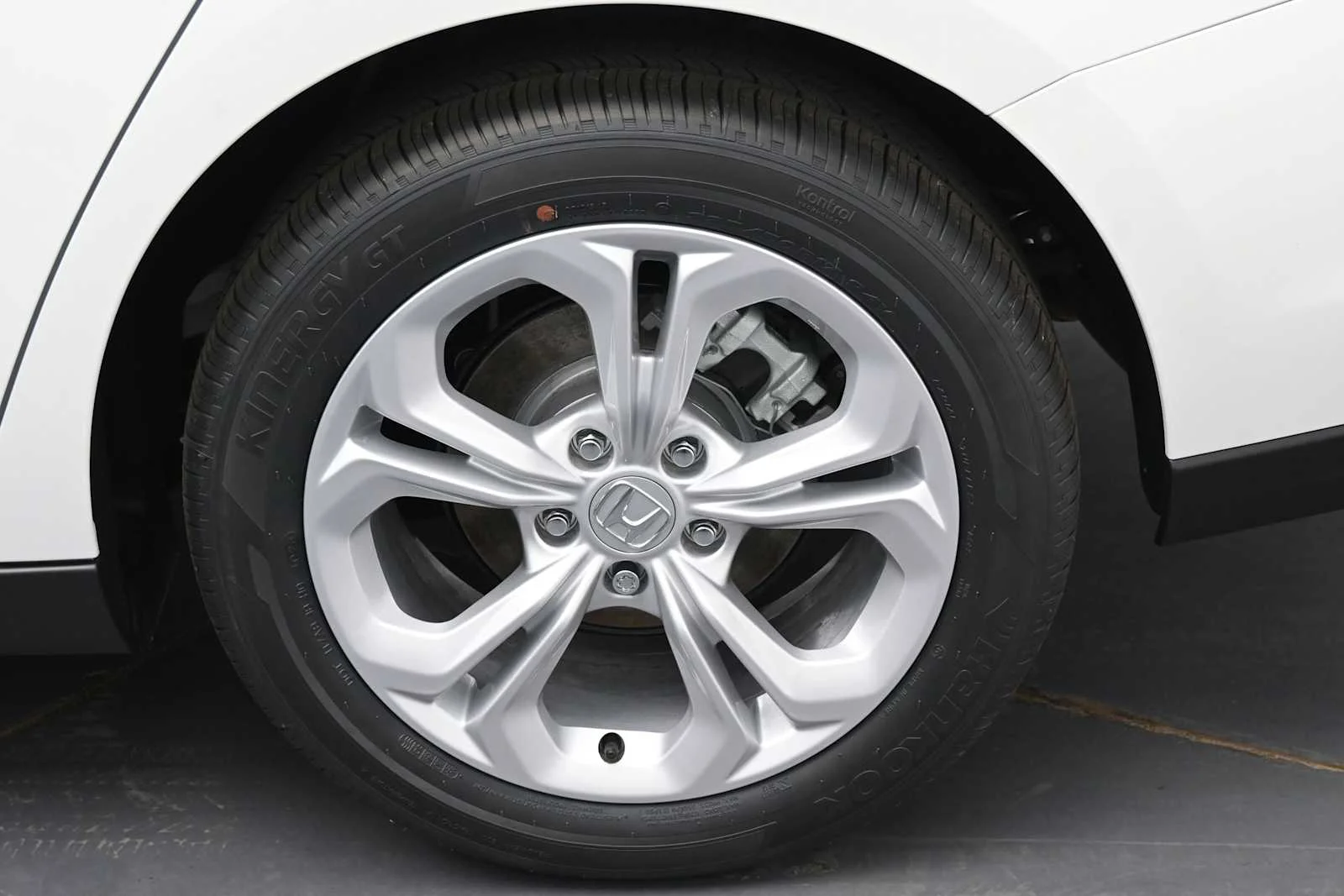 New 2026 Platinum White Pearl Honda LX image 5