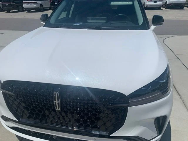 Used 2026 White Lincoln Reserve image 2