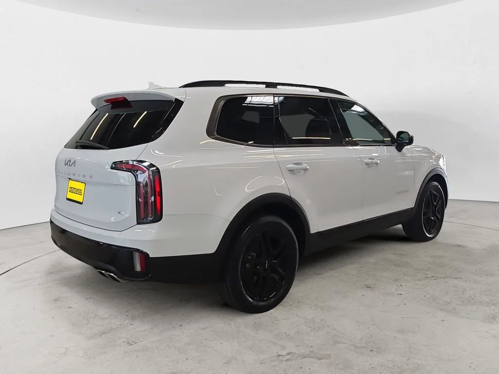 Used 2024 White Kia EX X-Line image 5