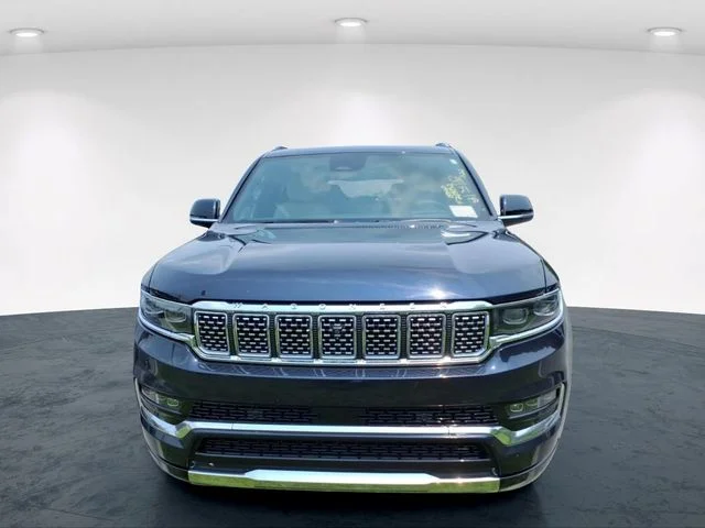 Used 2025 Black Jeep Base image 5