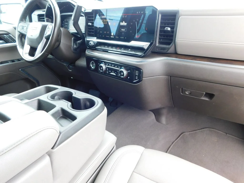 Used 2023 White GMC SLT image 25
