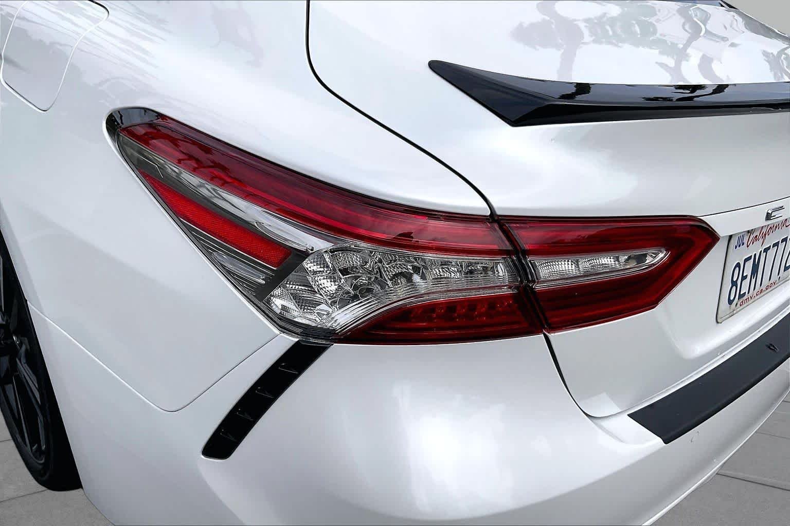 Used 2018 Midnight Black Metallic/Wind Chill Toyota XSE image 27
