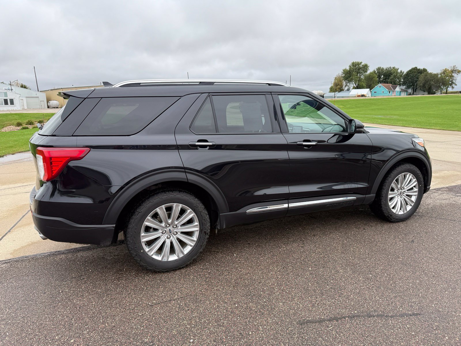 Certified Used 2020 Black Metallic Ford Limited image 8