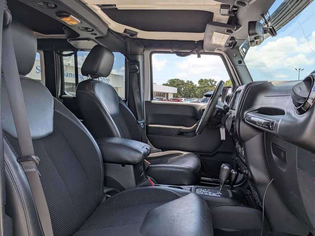 Used 2017 Silver Jeep Unlimited Sahara image 22