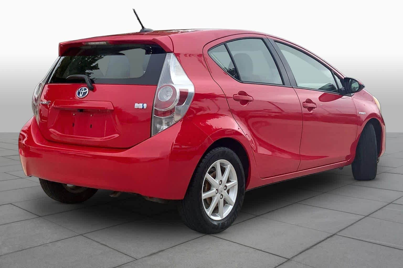 Used 2013 Absolutely Red Toyota Three image 12