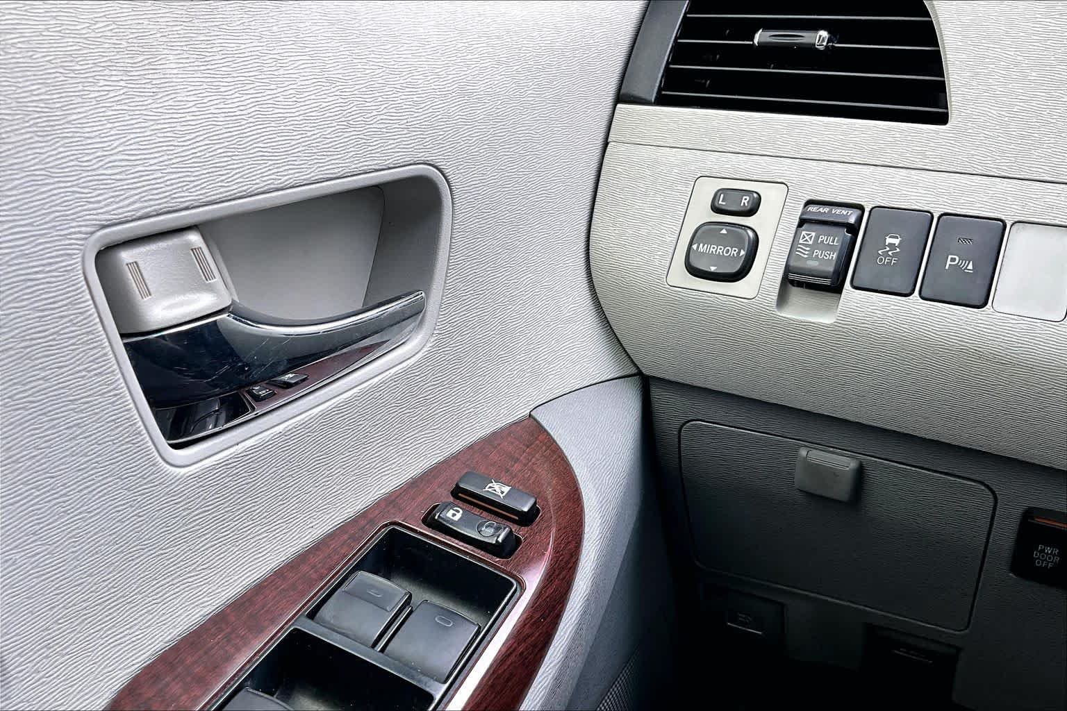 Used 2013 Silver Sky Metallic Toyota XLE image 33