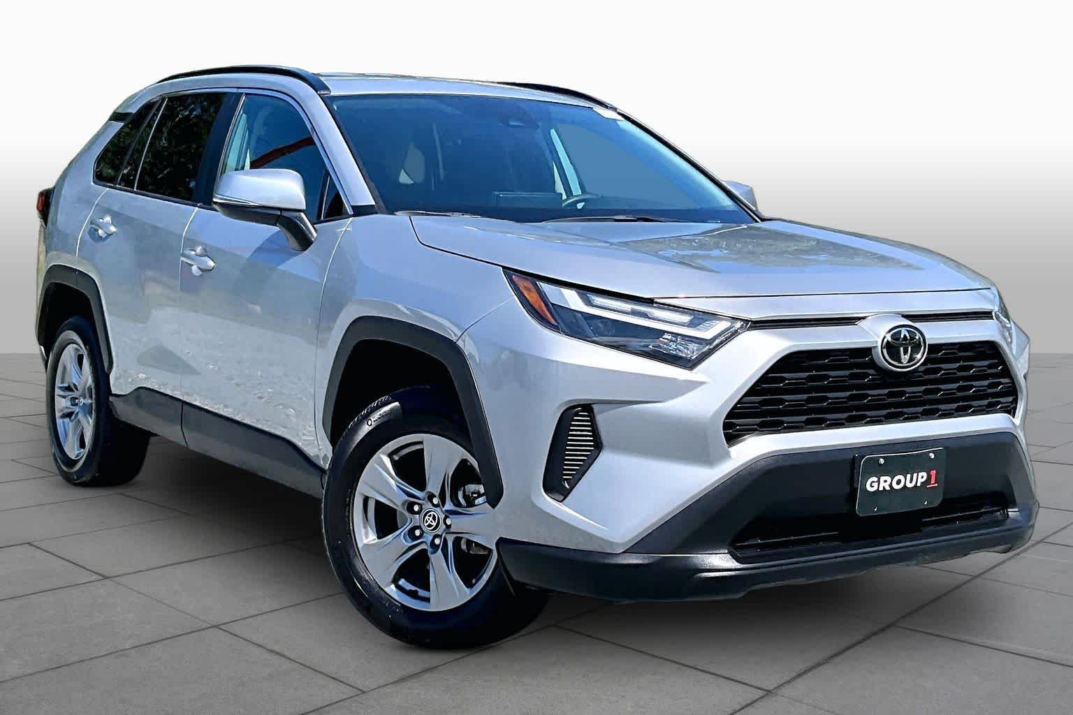 Used 2025 Silver Sky Metallic Toyota XLE image 3