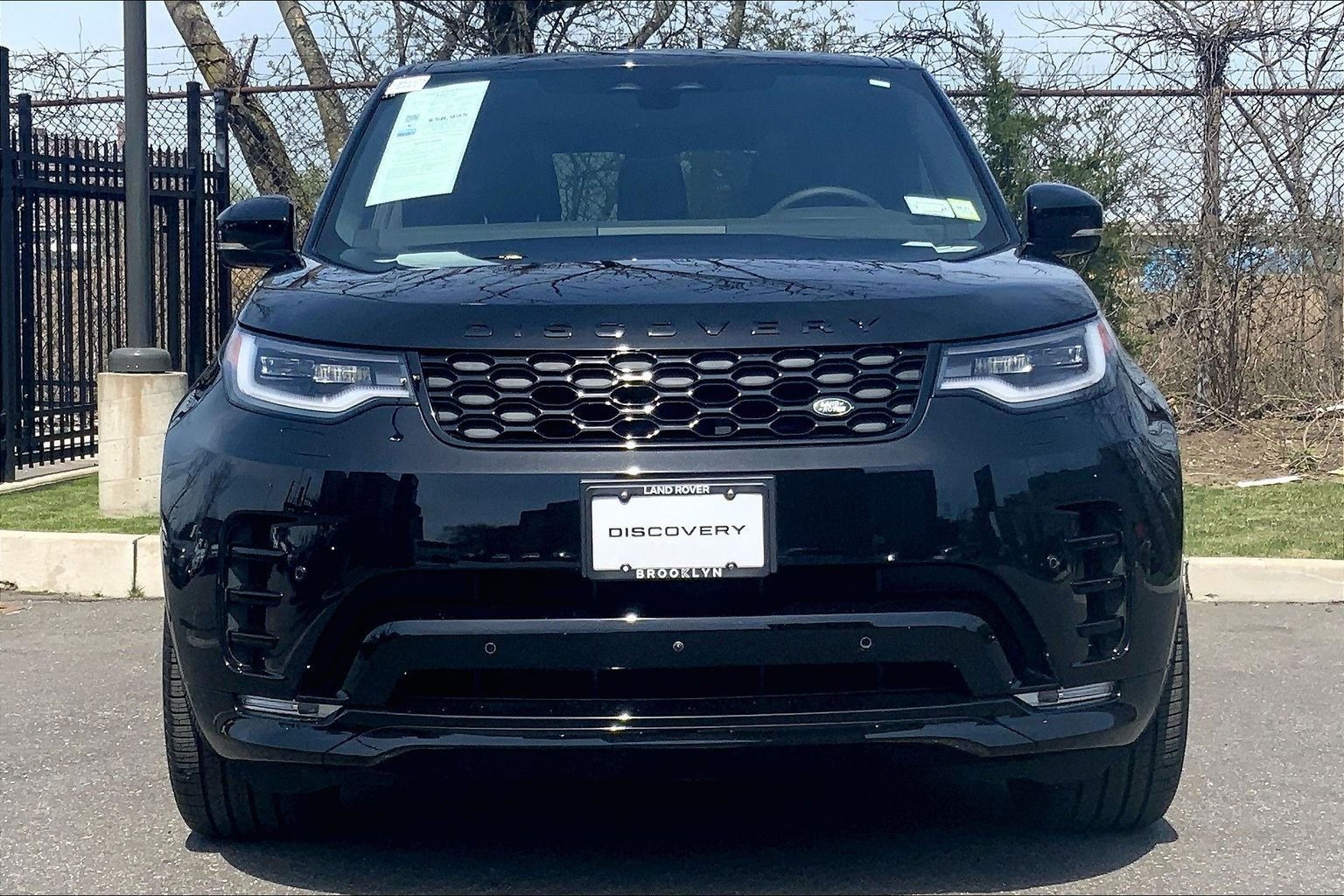 Certified Used 2025 Santorini Black Metallic Land Rover Dynamic SE image 3