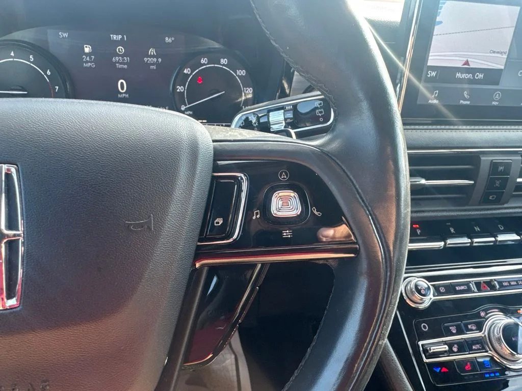 Used 2020 Silver Lincoln Standard image 18