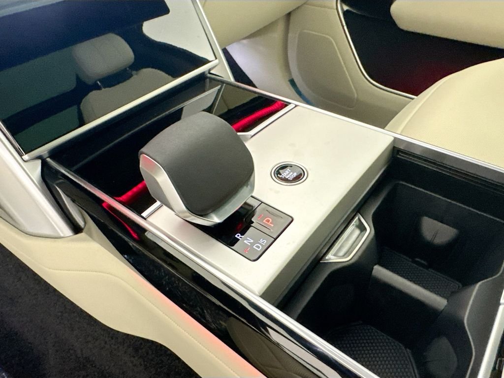 New 2026 Fuji White Land Rover SE image 17