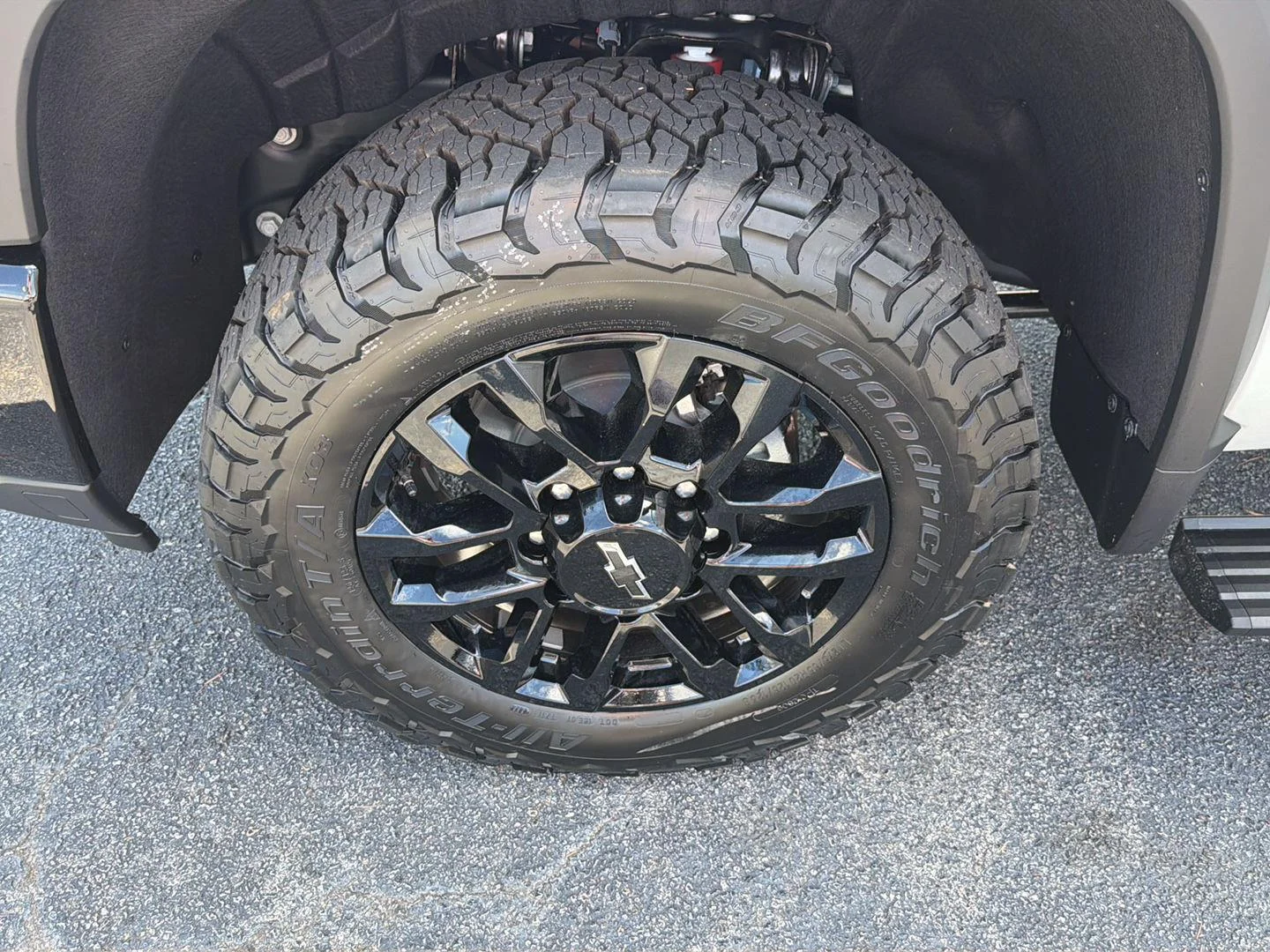 New 2026 Summit White Chevrolet LTZ image 36