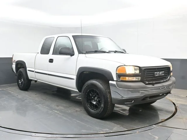 Used 2000  GMC SLE image 1