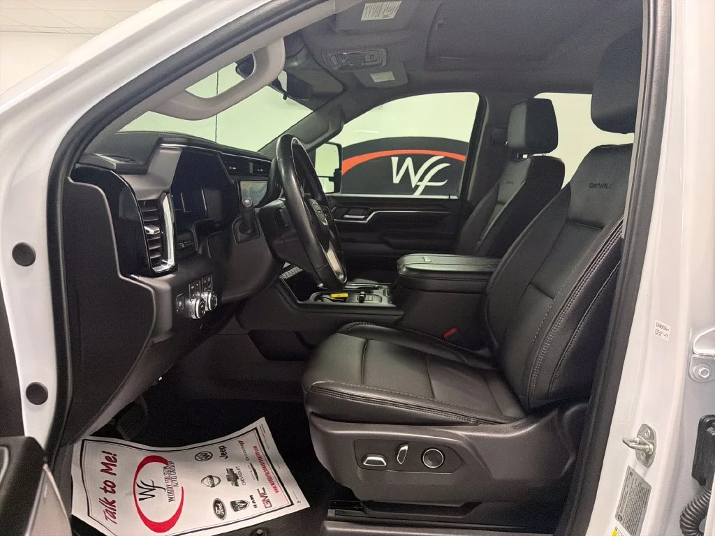 Used 2024 White GMC Denali image 9