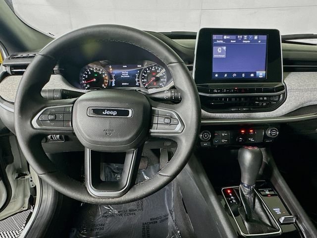 Used 2025 White Jeep Latitude image 14