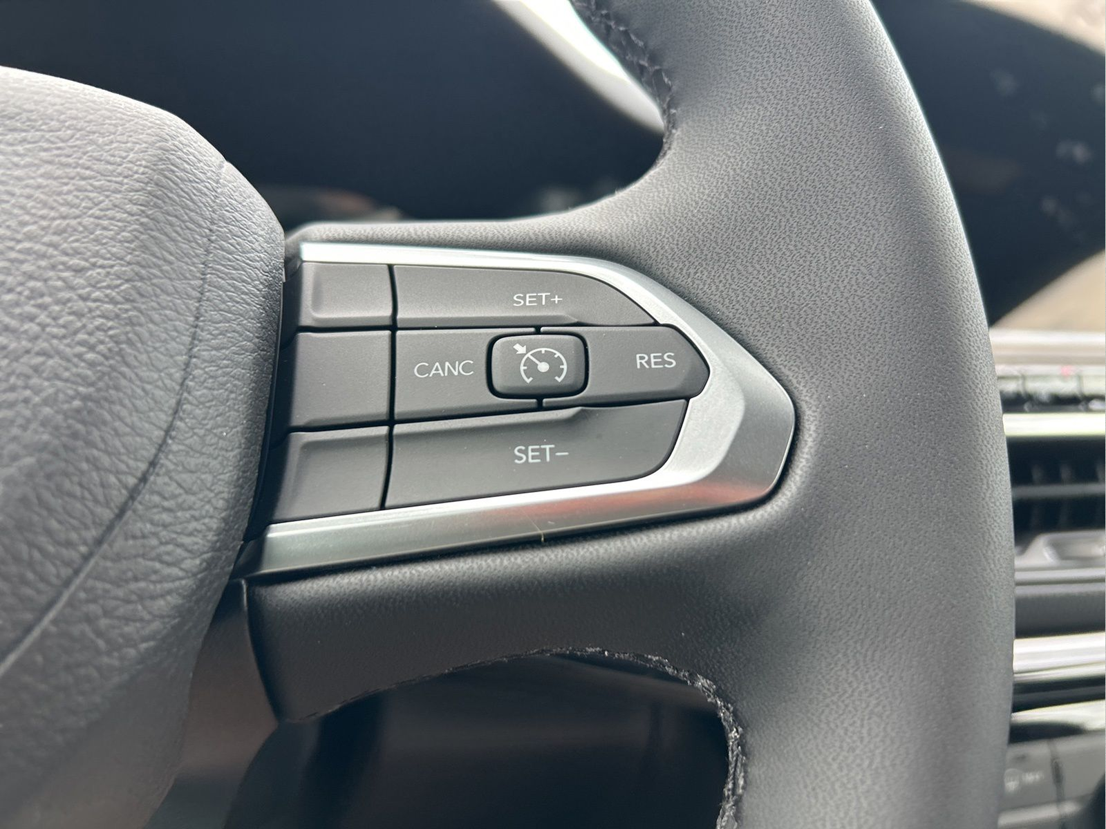 New 2026 Fathom Blue Pearl Coat Jeep Latitude image 17