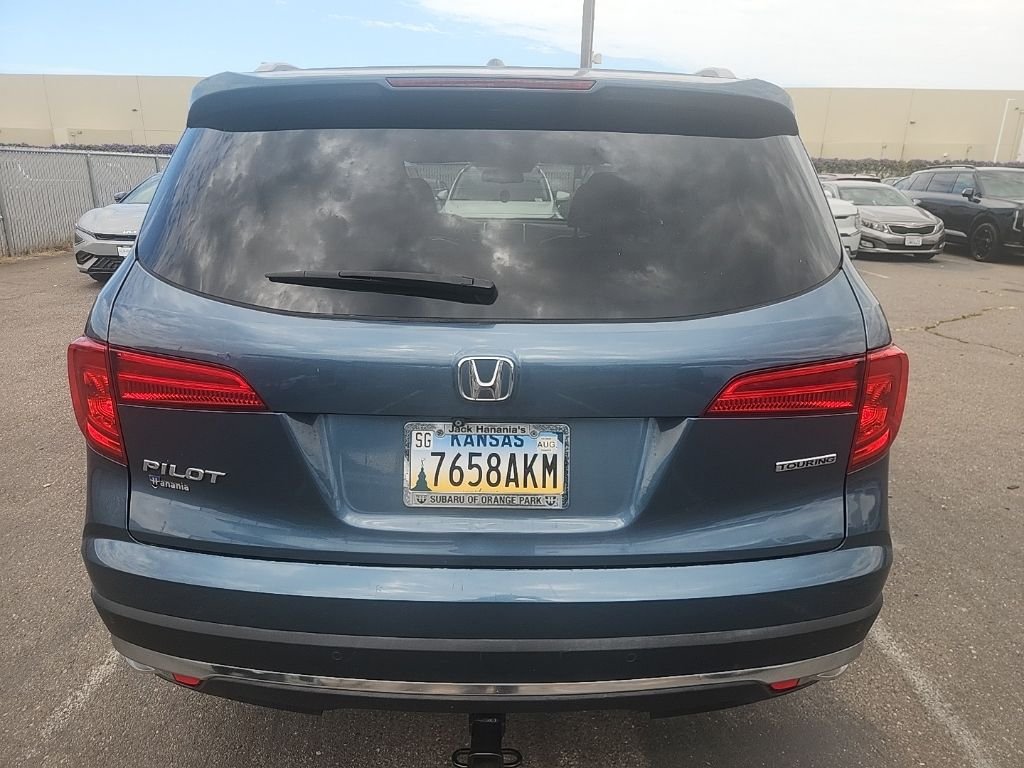 Used 2017  Honda Touring image 12
