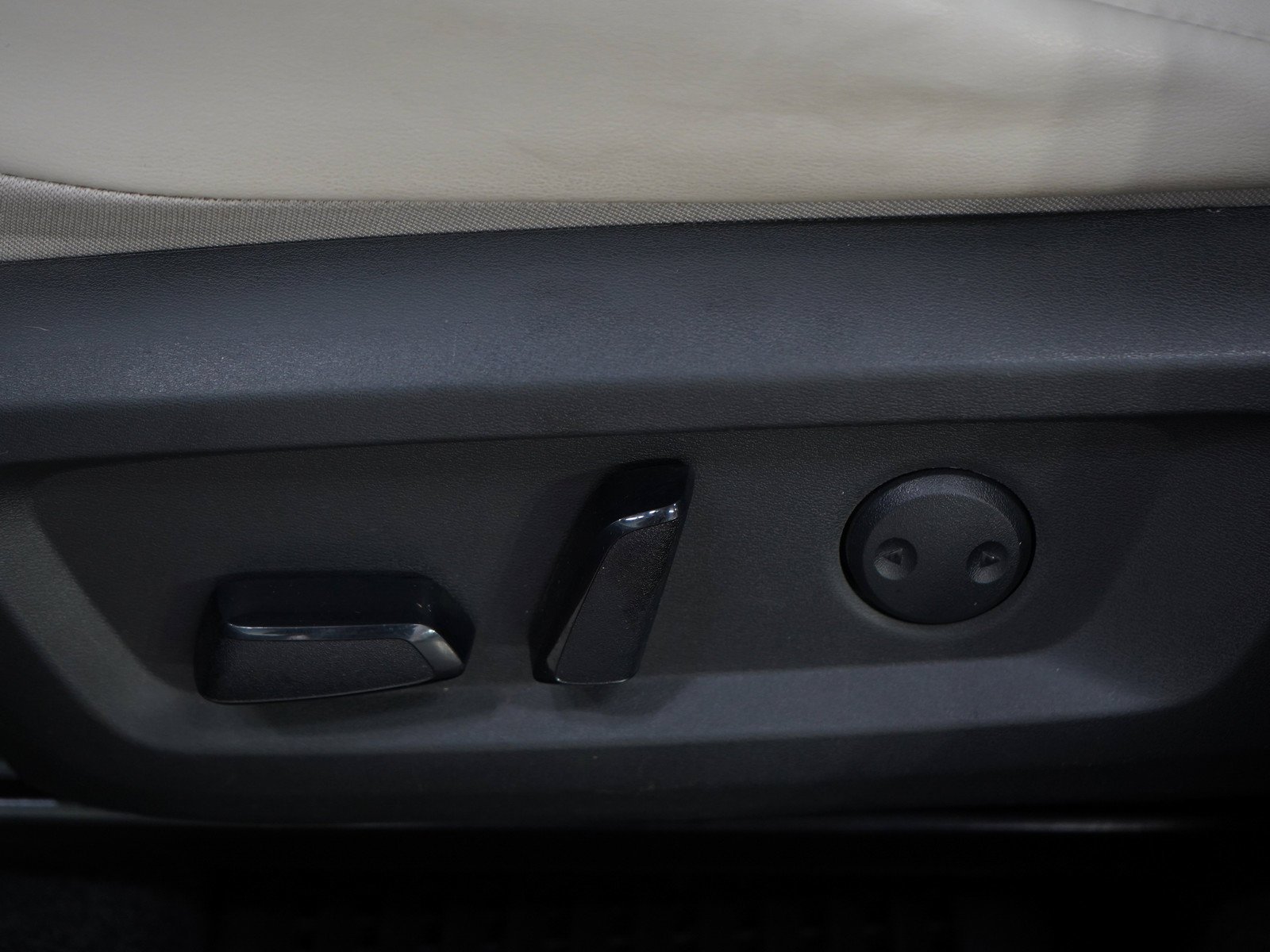 Used 2023  Nissan SV image 23