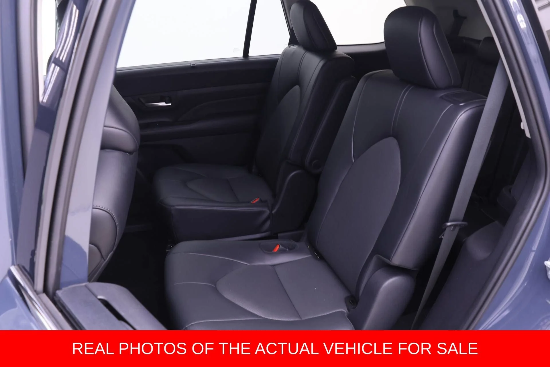 Used 2025 White Toyota XLE image 11
