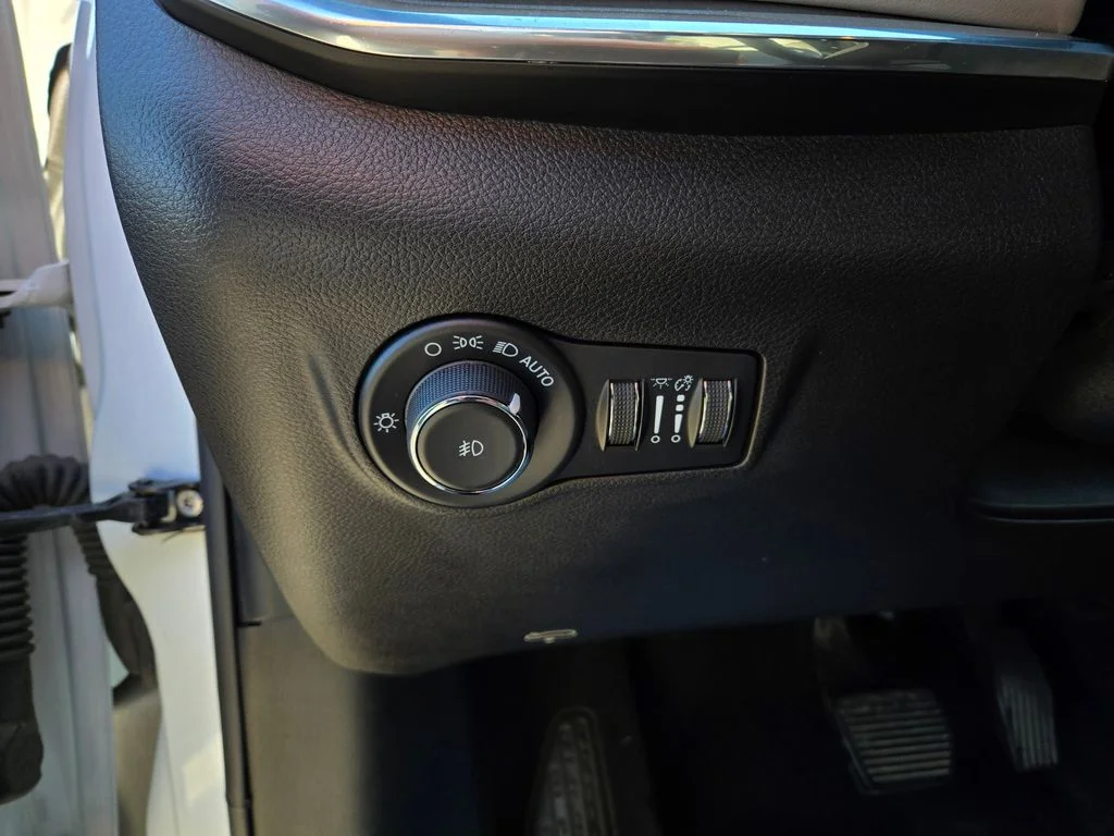 Used 2023 White Jeep Limited image 14