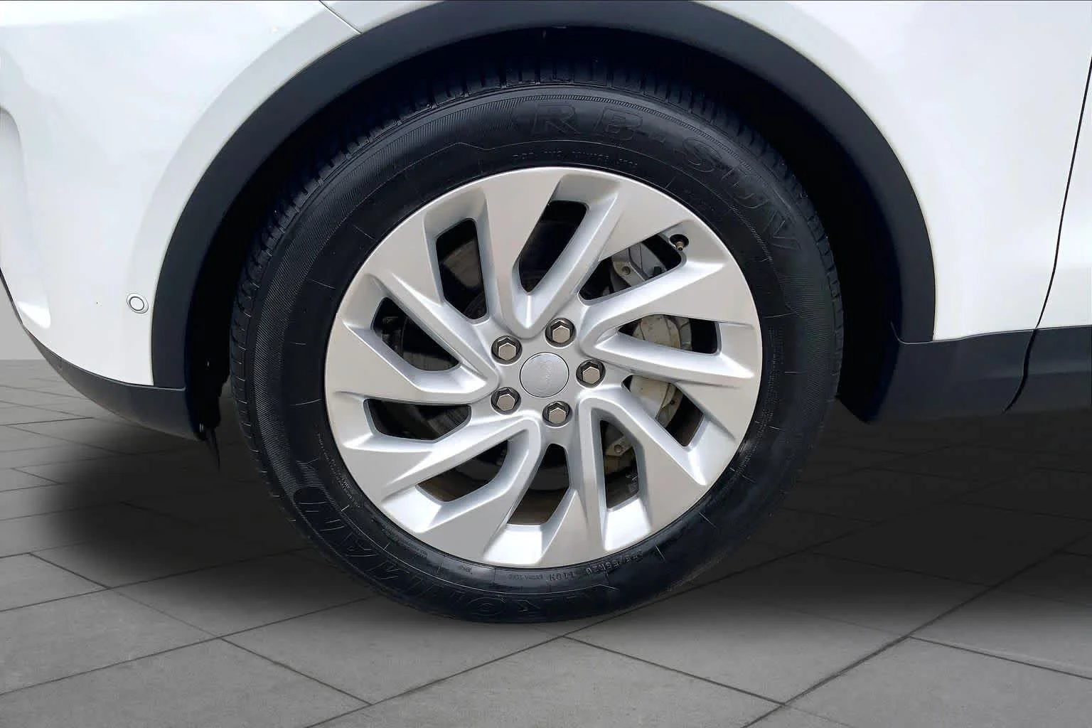 Used 2024 Fuji White Land Rover S image 11