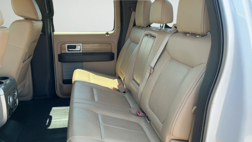 Used 2011 White Ford Lariat image 19
