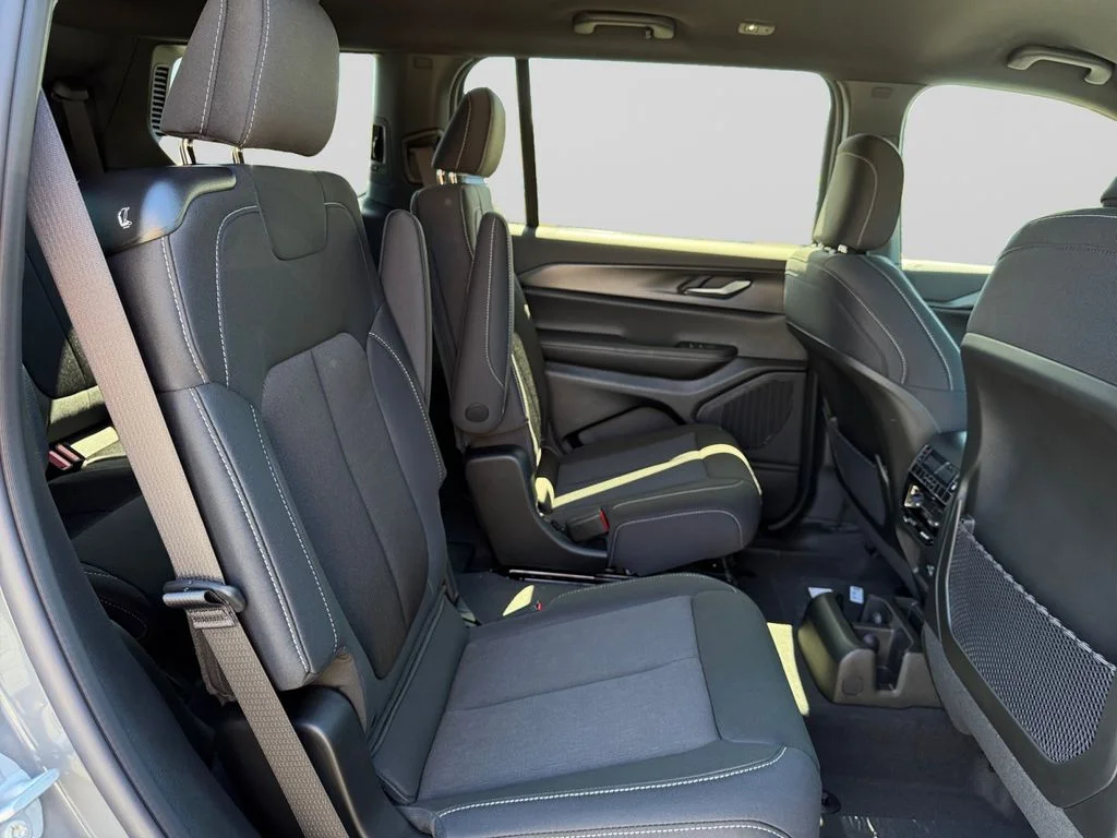 New 2027 Sting-Gray Clearcoat Jeep Laredo image 18