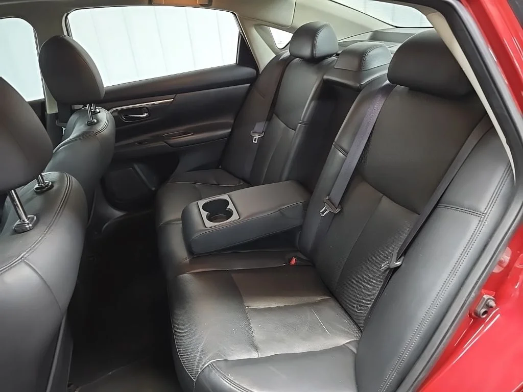 Used 2015 Red Nissan 3.5 SL image 33