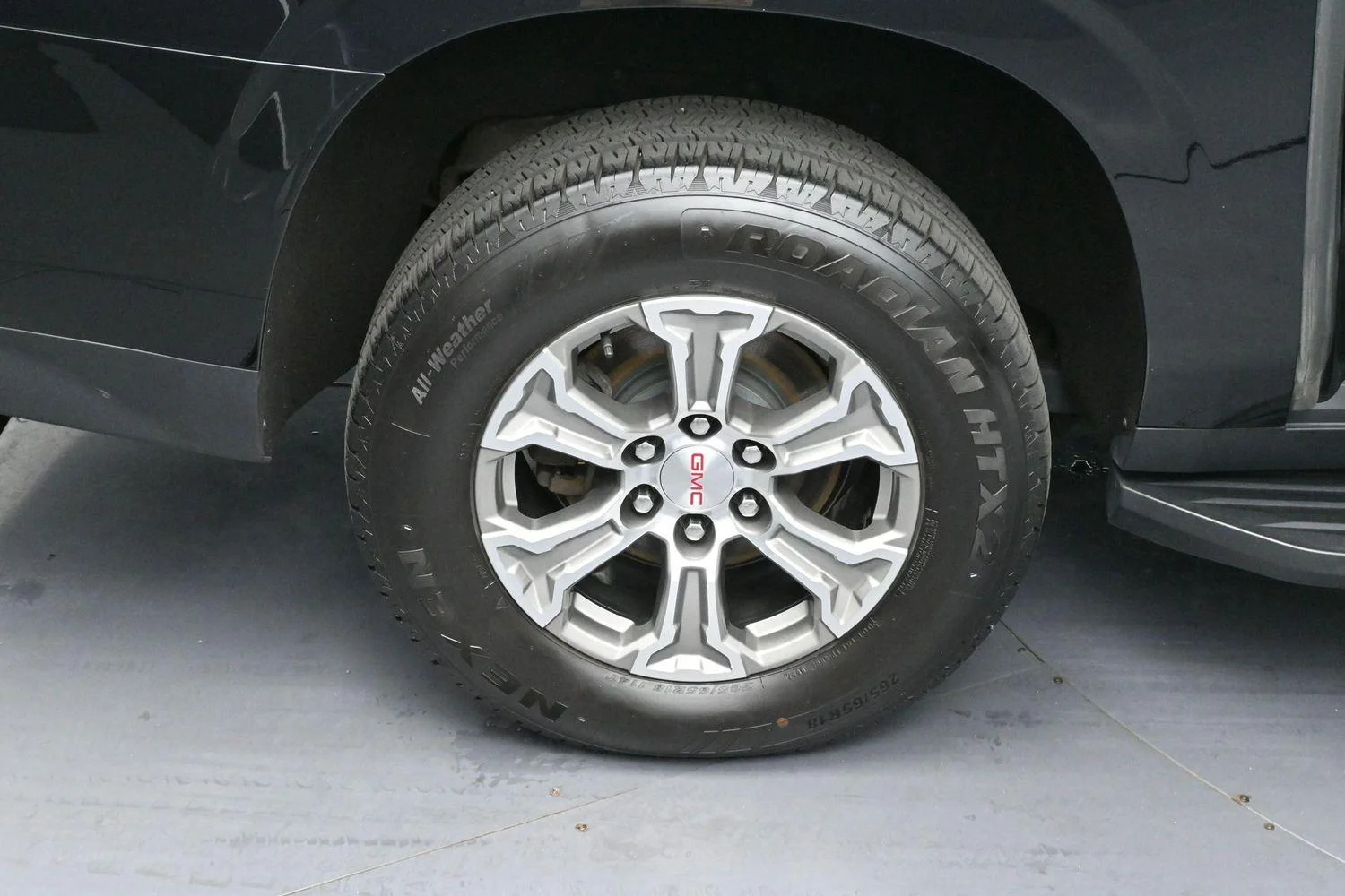 Used 2023 Onyx Black GMC SLE image 36