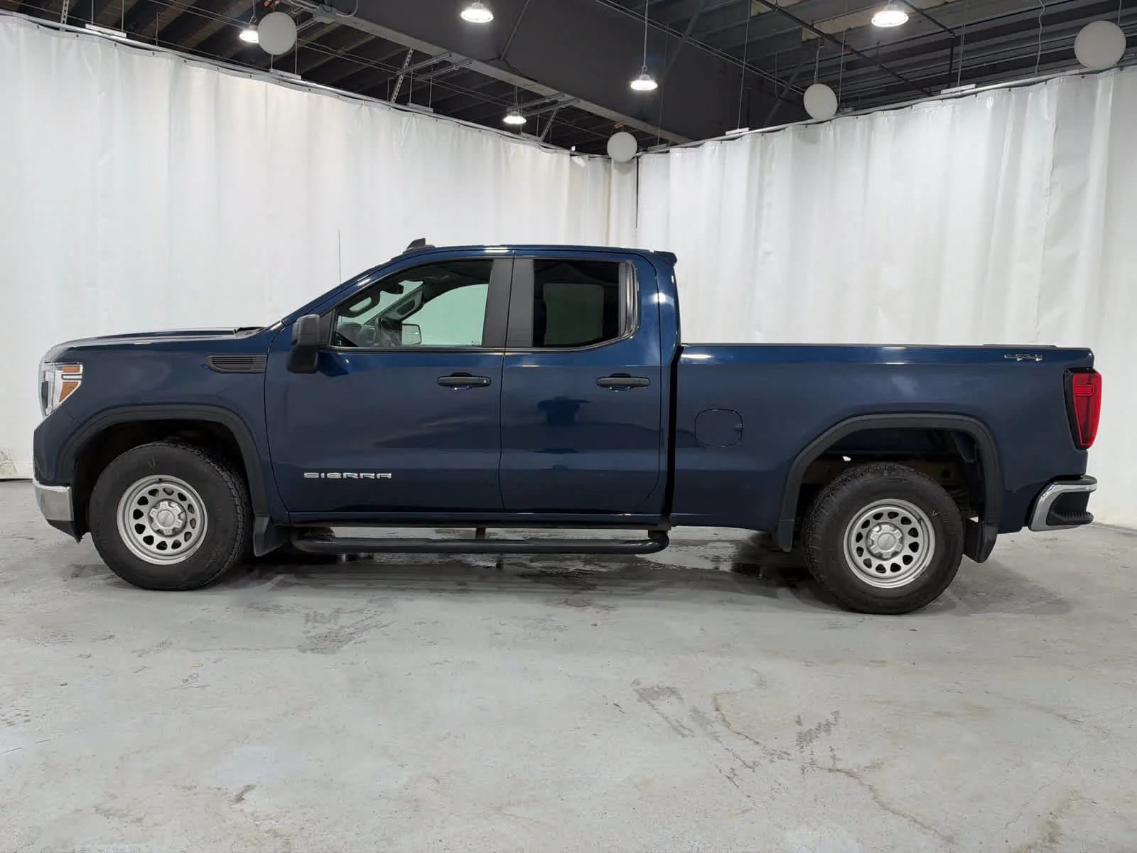 Certified Used 2021 PACIFIC BLUE METALLIC GMC 4WD Double Cab Standard Box image 2