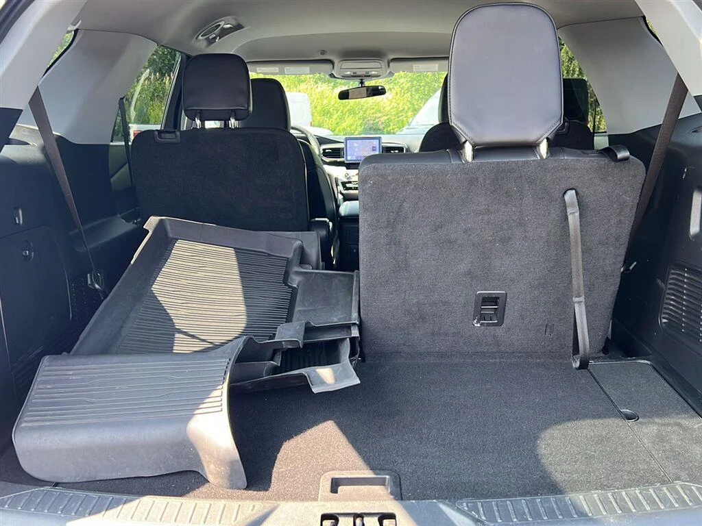Used 2023 Iconic Silver Ford XLT image 24