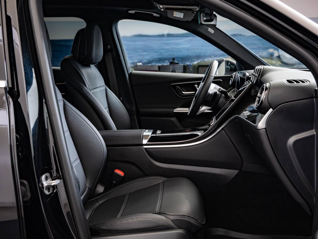 Certified Used 2025 Black Mercedes-Benz GLC 300 image 25