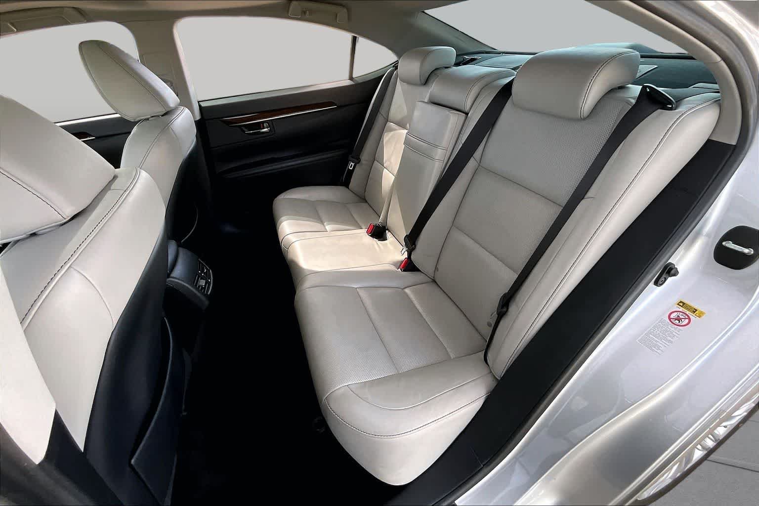 Used 2013 Silver Lining Metallic Lexus 4dr Sdn image 20