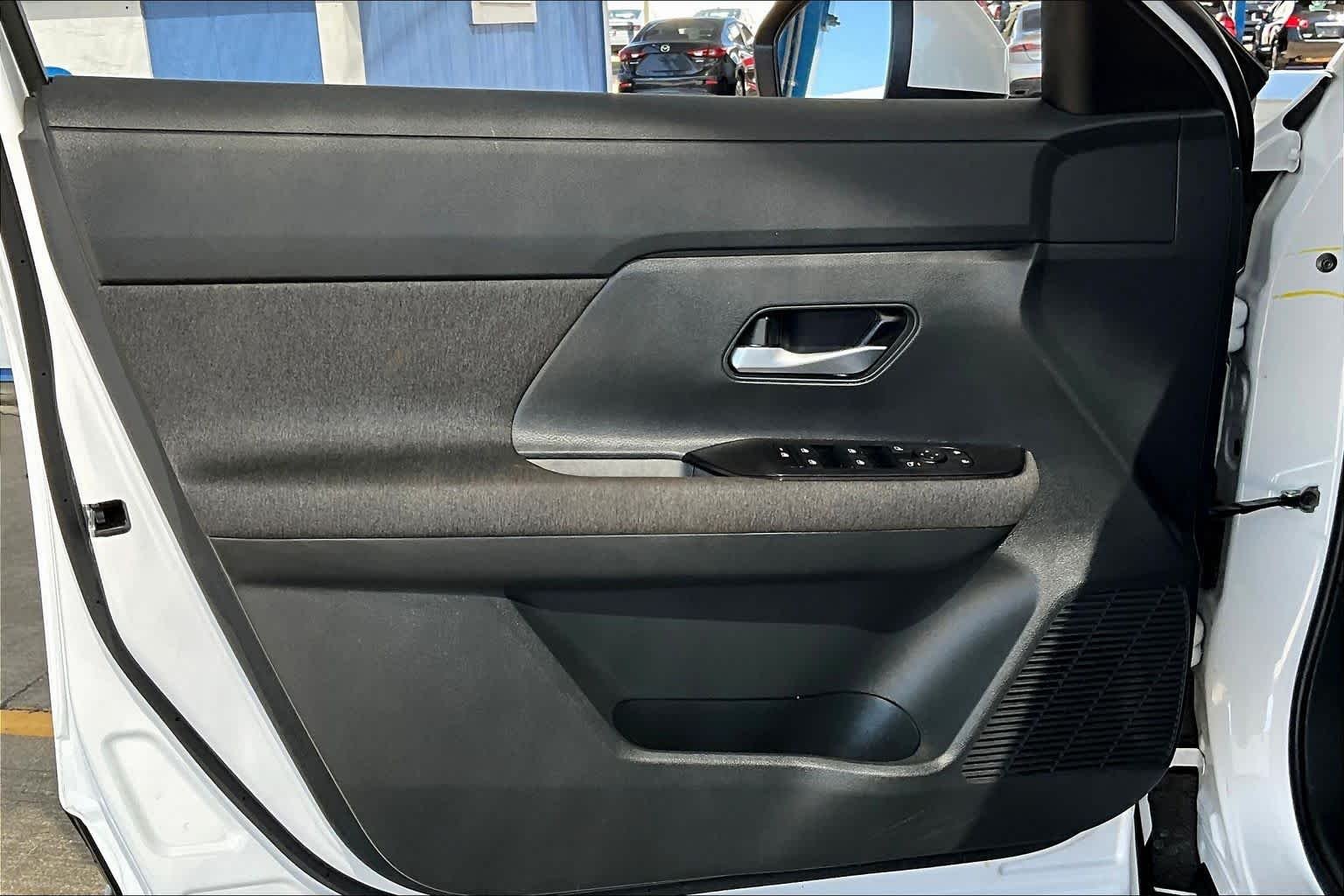 Used 2025 Aspen White Tricoat Nissan SV image 42