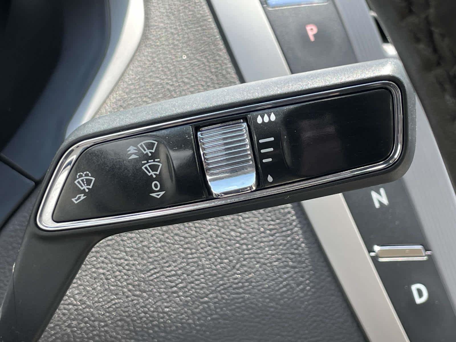 Used 2017 Magnetic Gray Metallic Lincoln Premiere image 33