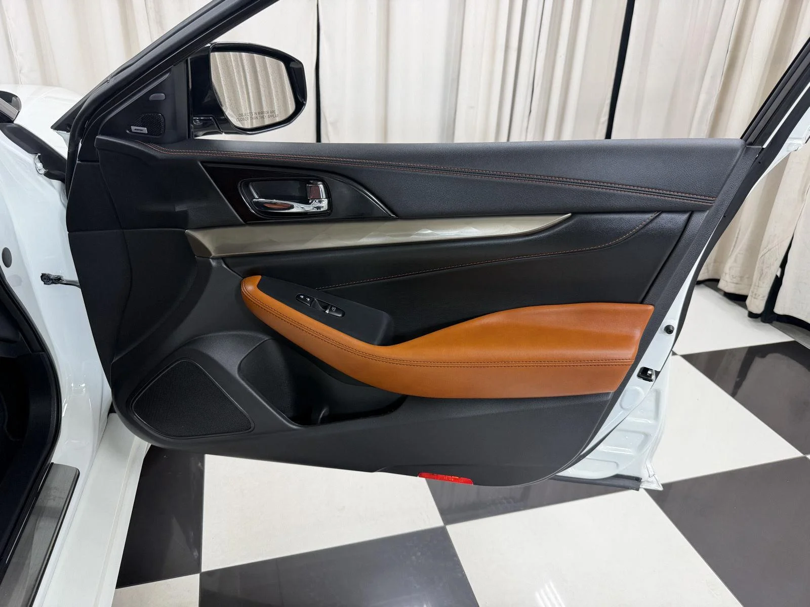 Used 2019 Pearl White Tricoat Nissan Platinum image 36