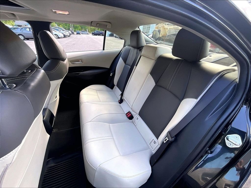 Used 2020 Black Toyota XLE image 25