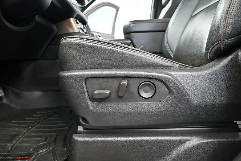 Used 2021 White Chevrolet High Country image 24