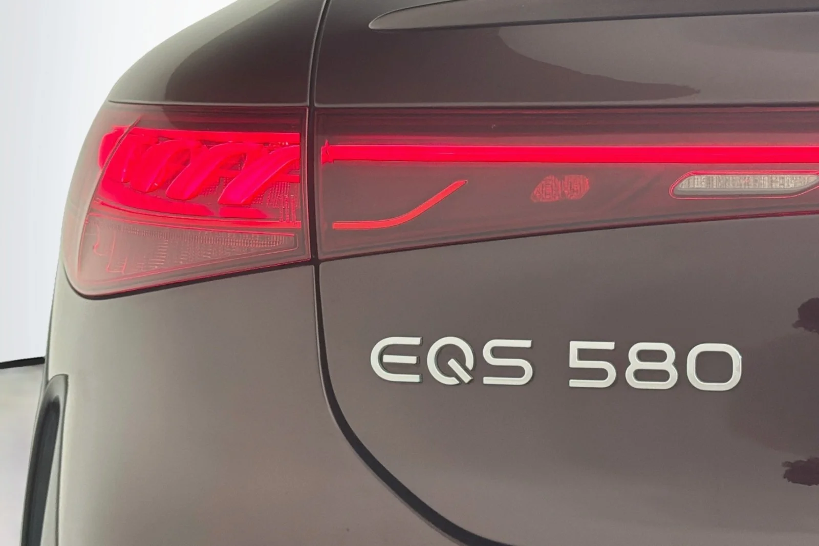 Certified Used 2024 MANUFAKTUR Signature Rubellite Red Metallic Mercedes-Benz EQS 580 image 16