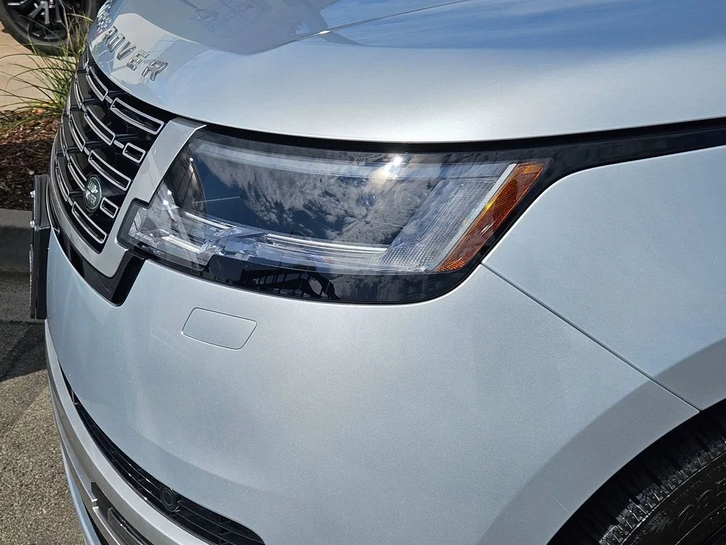 Used 2023  Land Rover Autobiography image 8