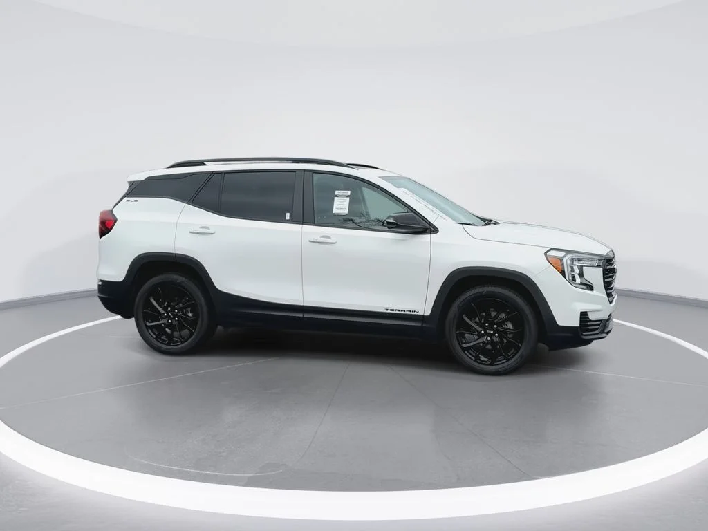 Used 2024 White GMC SLE image 9