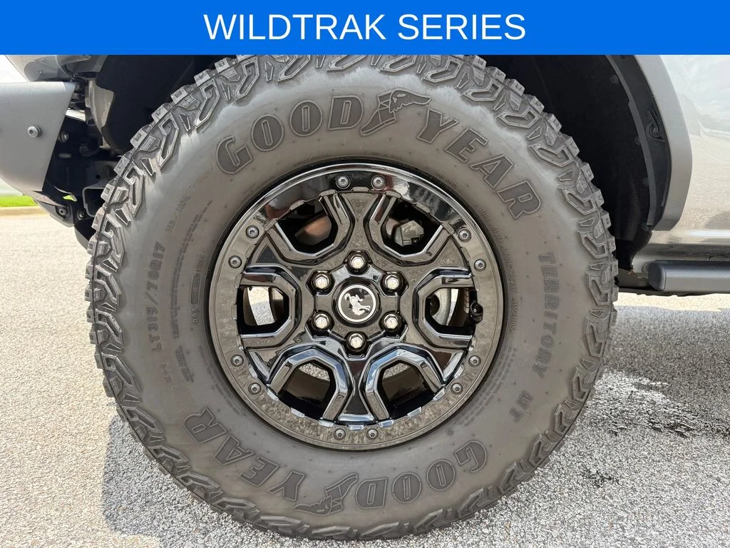 Used 2024 Gray Ford Wildtrak image 25