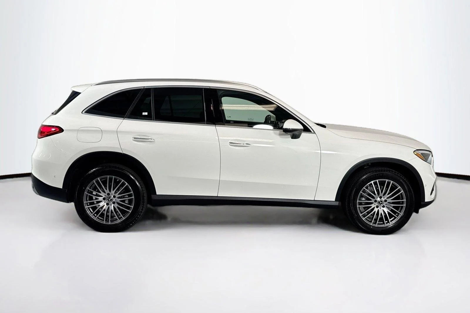 Used 2026 Polar White Mercedes-Benz GLC 300 image 4