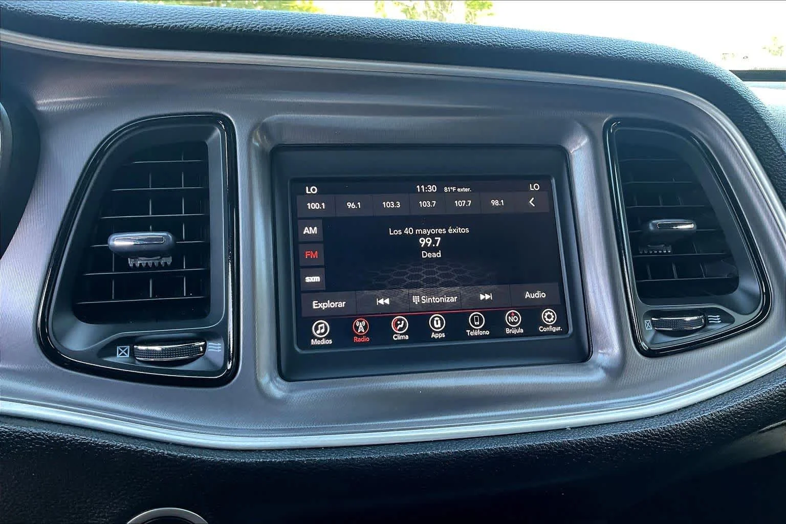 Used 2019 White Knuckle Clearcoat Dodge SXT image 31