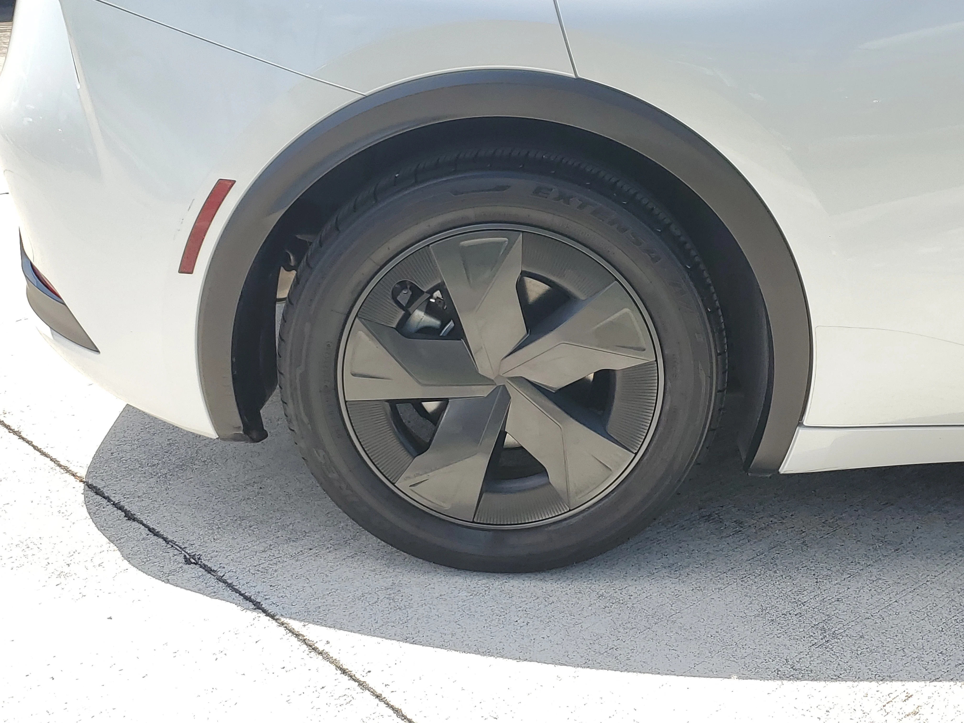 Certified Used 2024 Pearl Toyota LE image 7