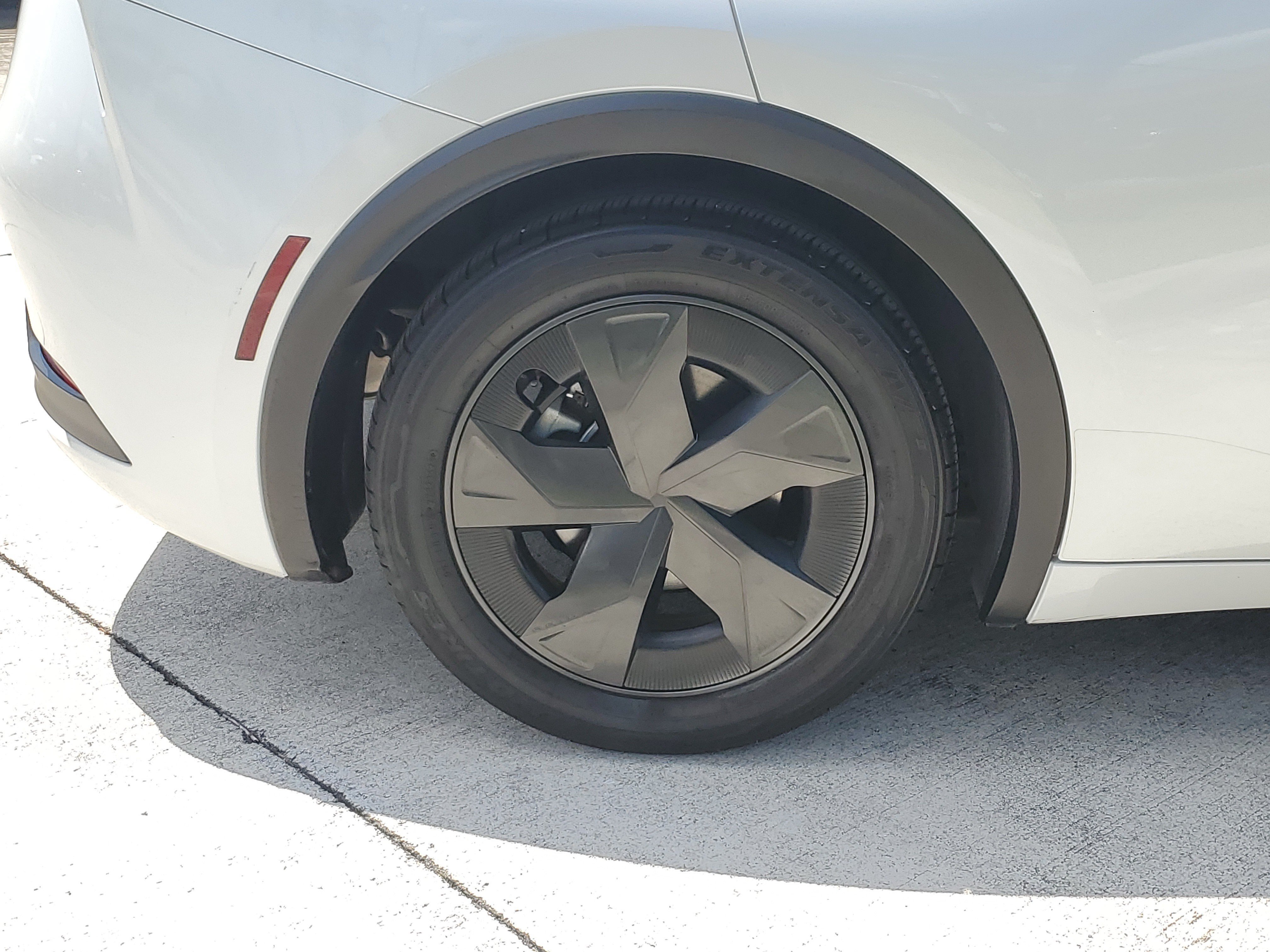 Certified Used 2024 Pearl Toyota LE image 7